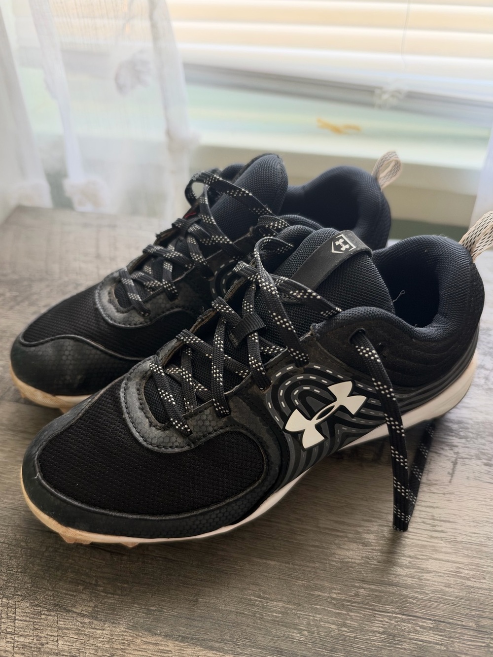 Under Armour Women’s Cleats Size 7.5 Black